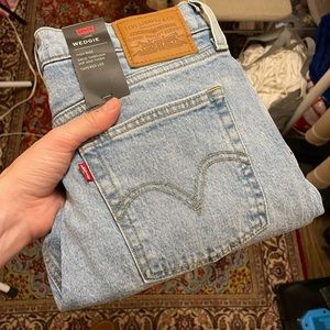 Levi’s Wedgie size 28